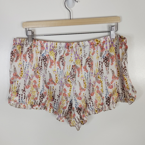 Victoria's Secret ivory silk giraffe floral print ruffle leg shorts - Picture 2 of 9